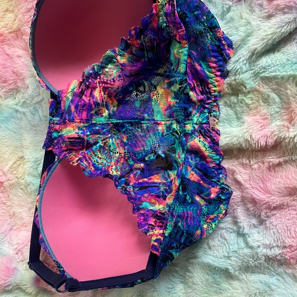Victoria secret halter bra. - Picture 2 of 2